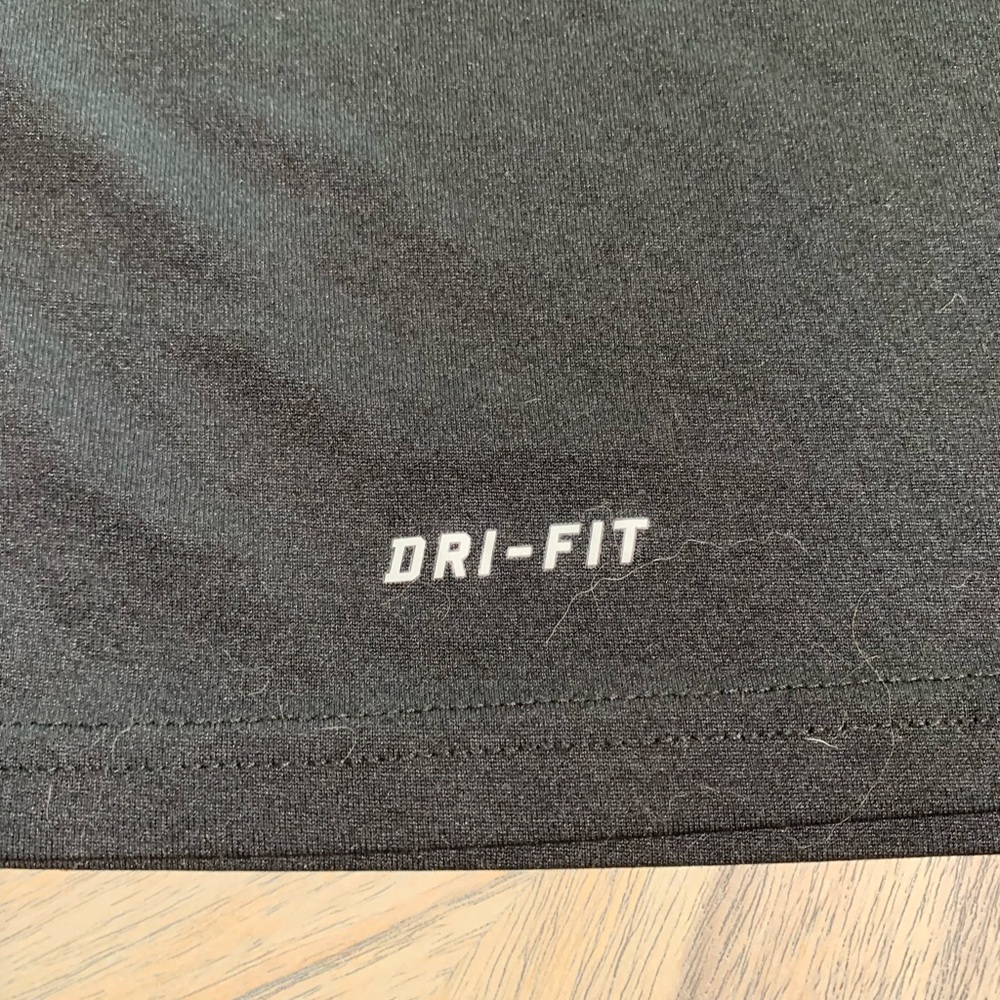 Nike Dri-Fit sports T-shirt.  Size Medium. Black - Picture 5 of 5